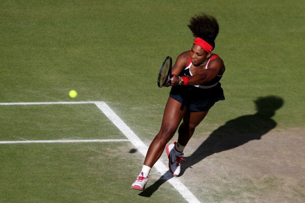 Tay vợt người Mỹ Serena Williams đã lọt vào trận chung kết đơn nữ sau chiến thắng dễ dàng 6-2 6-1 trước hạt giống số 1 Victoria Azarenka. Đối thủ của cô trong trận tranh HCV sẽ là Maria Sharapova.
